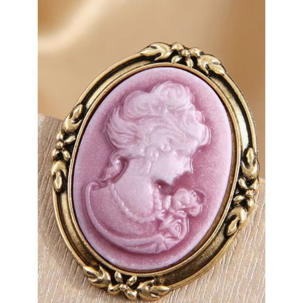 💕 NEW Vintage-Inspired Pink Cameo Brooch with Gold Frame 💕